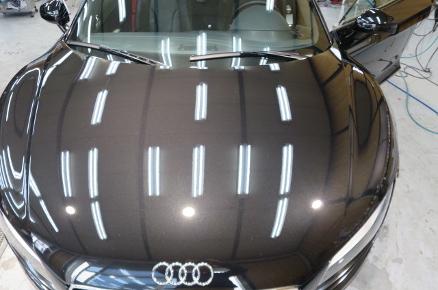ガラスコーティング　ボディコーティング　クリスタルコーティング　カーコーティング　カービューティ・マジック　大阪　東大阪　Audi R8