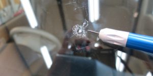ガラスリペア　フロントガラス　飛び石修理　ウィンドリペア　大阪　東大阪　グラスウェルド　カービューティ・マジック